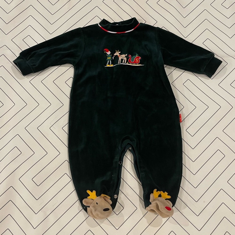 Le Top Velour Christmas Outfit